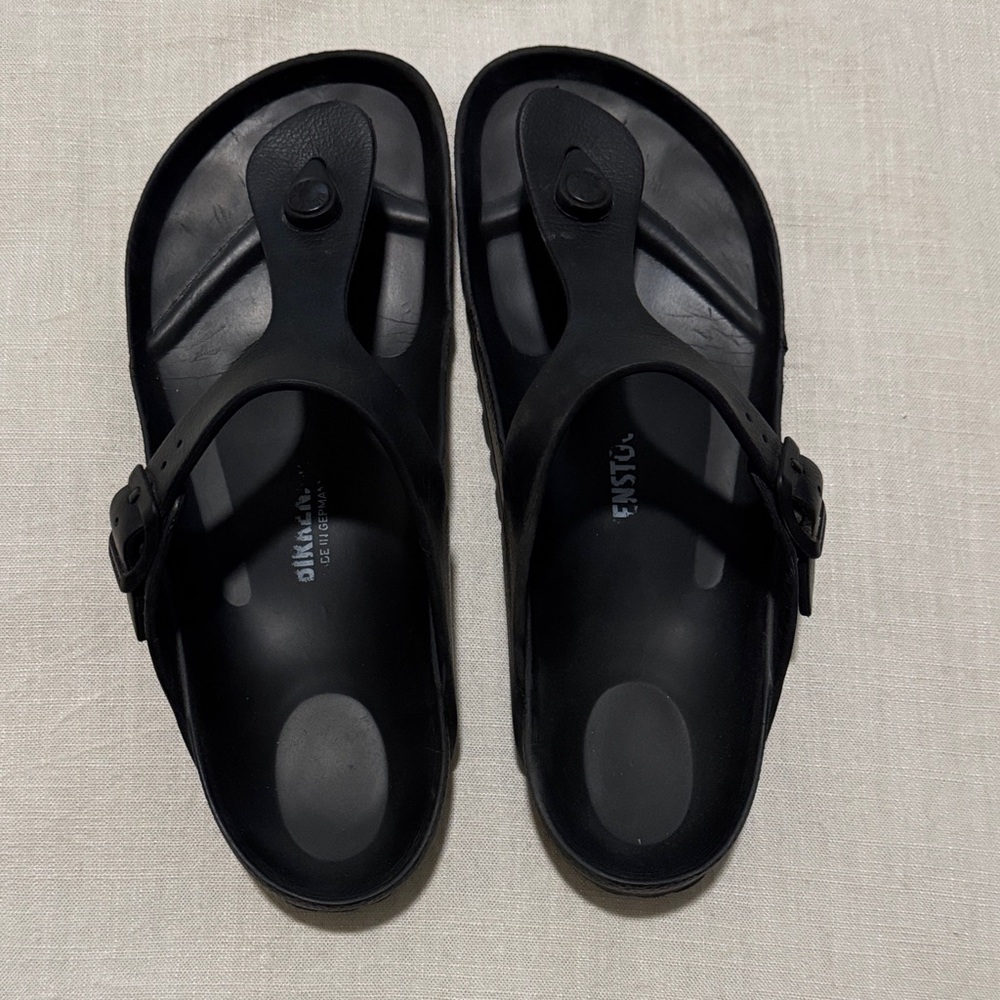 Birkenstock Black Sandals with Buckle

Gizeh Essentials
EVA - Black